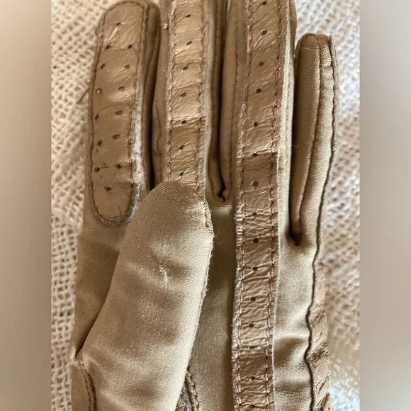 Vintage Isontoner Tan Leather Gloves - Picture 3 of 7